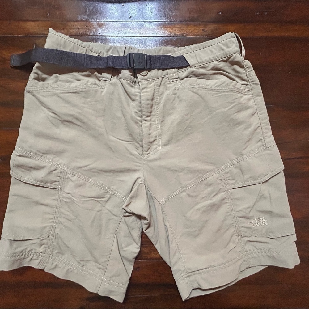 The North Face Conversion Pants (missing the bottom pieces) Size Med.
